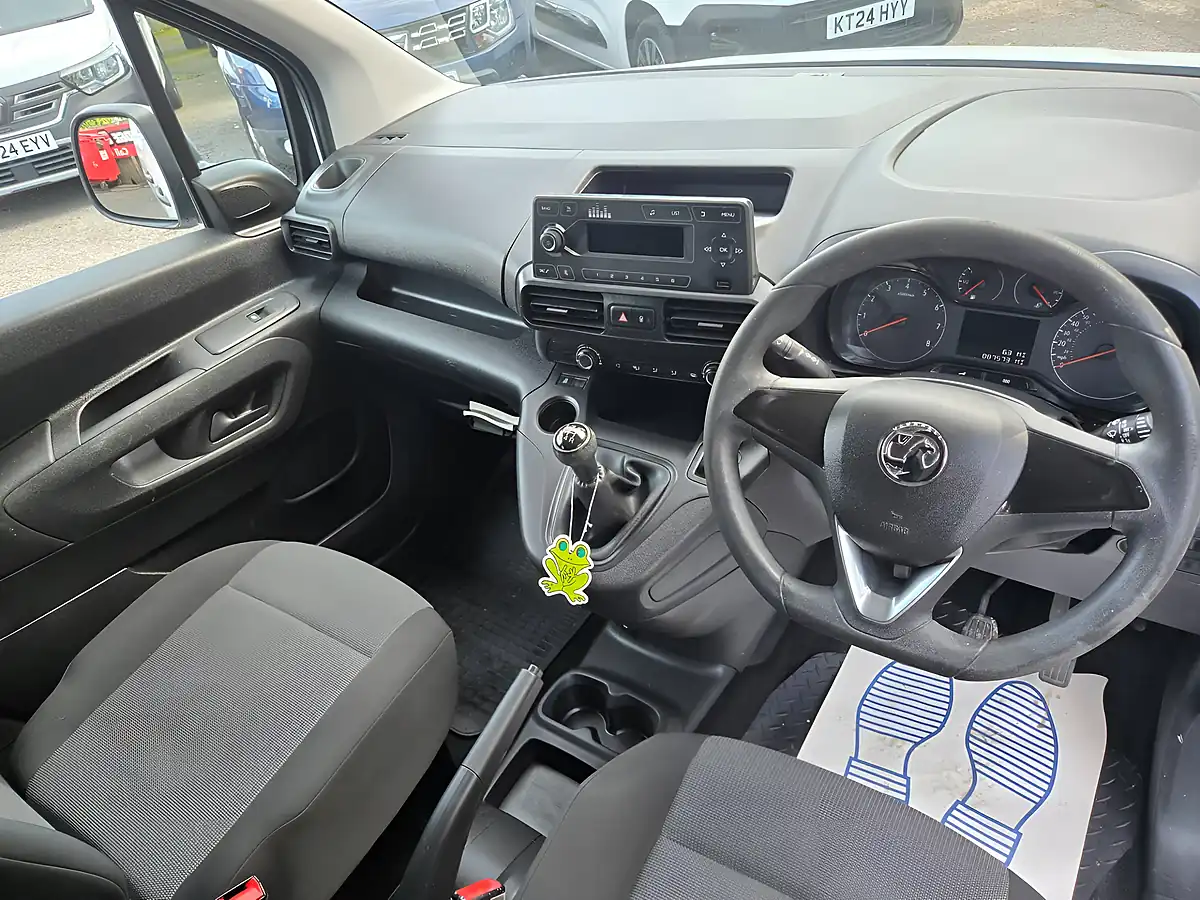 Used 2019 Vauxhall Combo Edition H1 L2 White - Interior and Exterior details 16