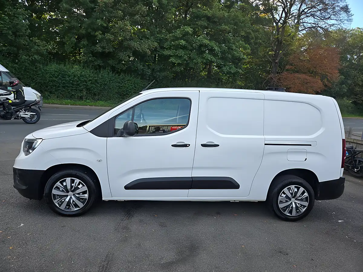 Used 2019 Vauxhall Combo Edition H1 L2 White - Interior and Exterior details 4