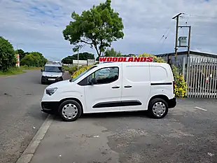 Used 2019 Vauxhall Combo Edition White - Interior and Exterior details 5