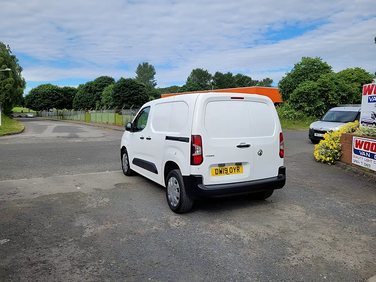 Used 2019 Vauxhall Combo Edition White - Interior and Exterior details 8