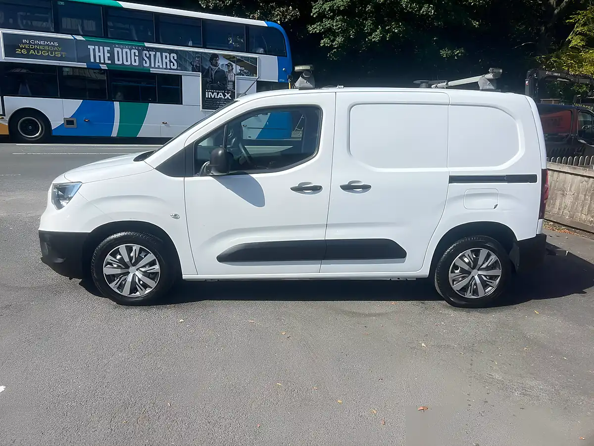 Used 2019 Vauxhall Combo H1 Edition White - Interior and Exterior details 3