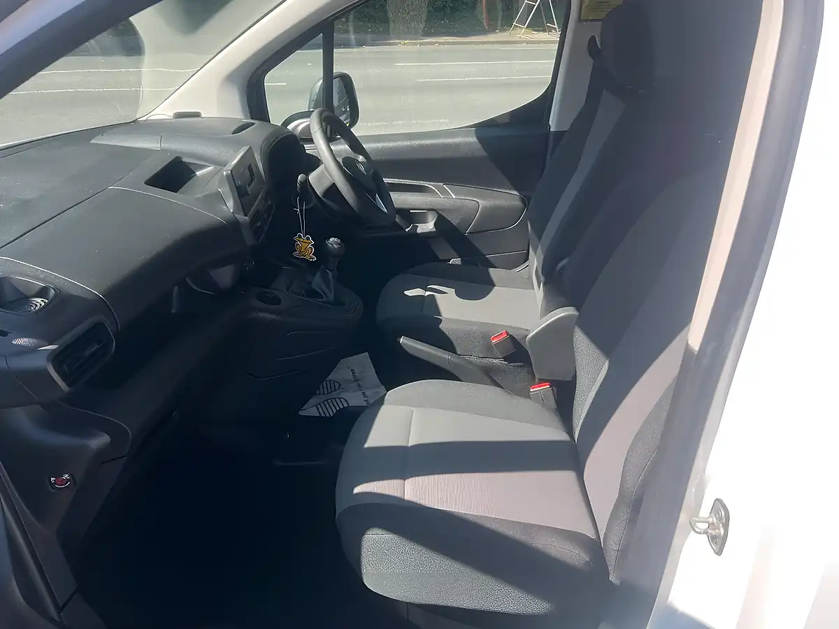Used 2019 Vauxhall Combo H1 Edition White - Interior and Exterior details 8