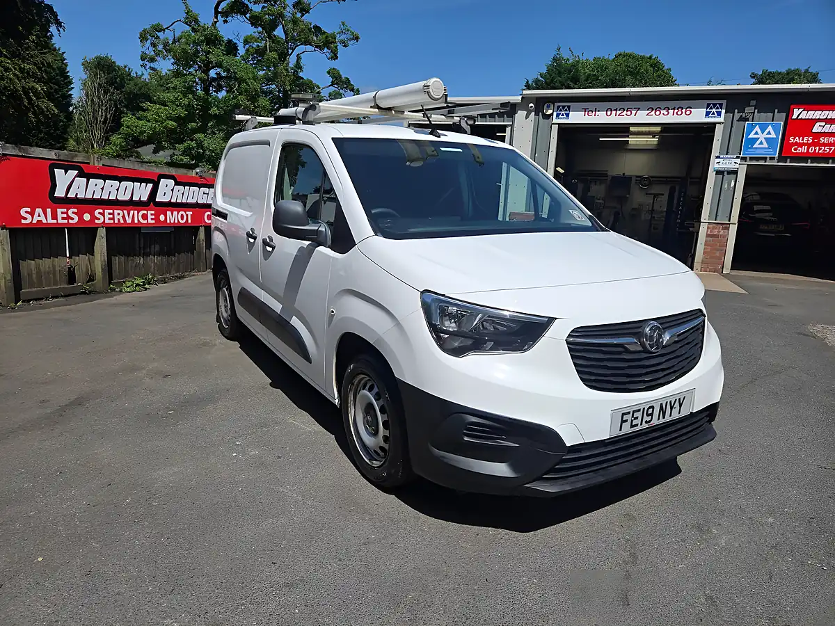 Used 2019 Vauxhall Combo H1 Edition White - Front View