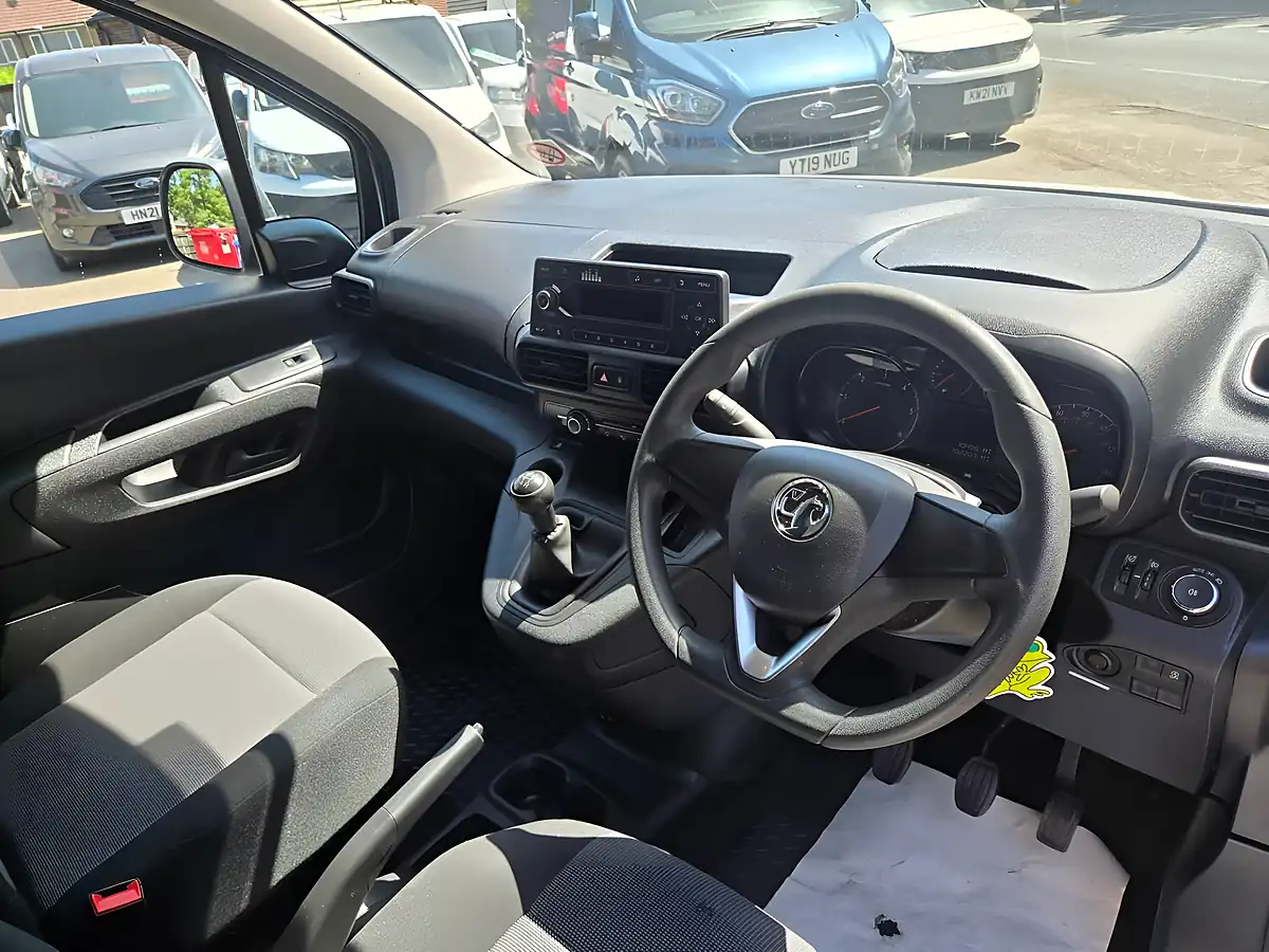 Used 2019 Vauxhall Combo H1 Edition White - Interior and Exterior details 16