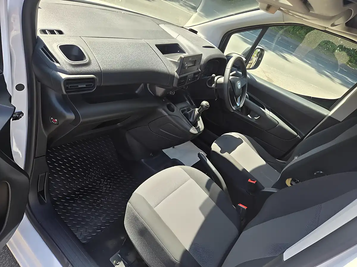 Used 2019 Vauxhall Combo H1 Edition White - Interior and Exterior details 5