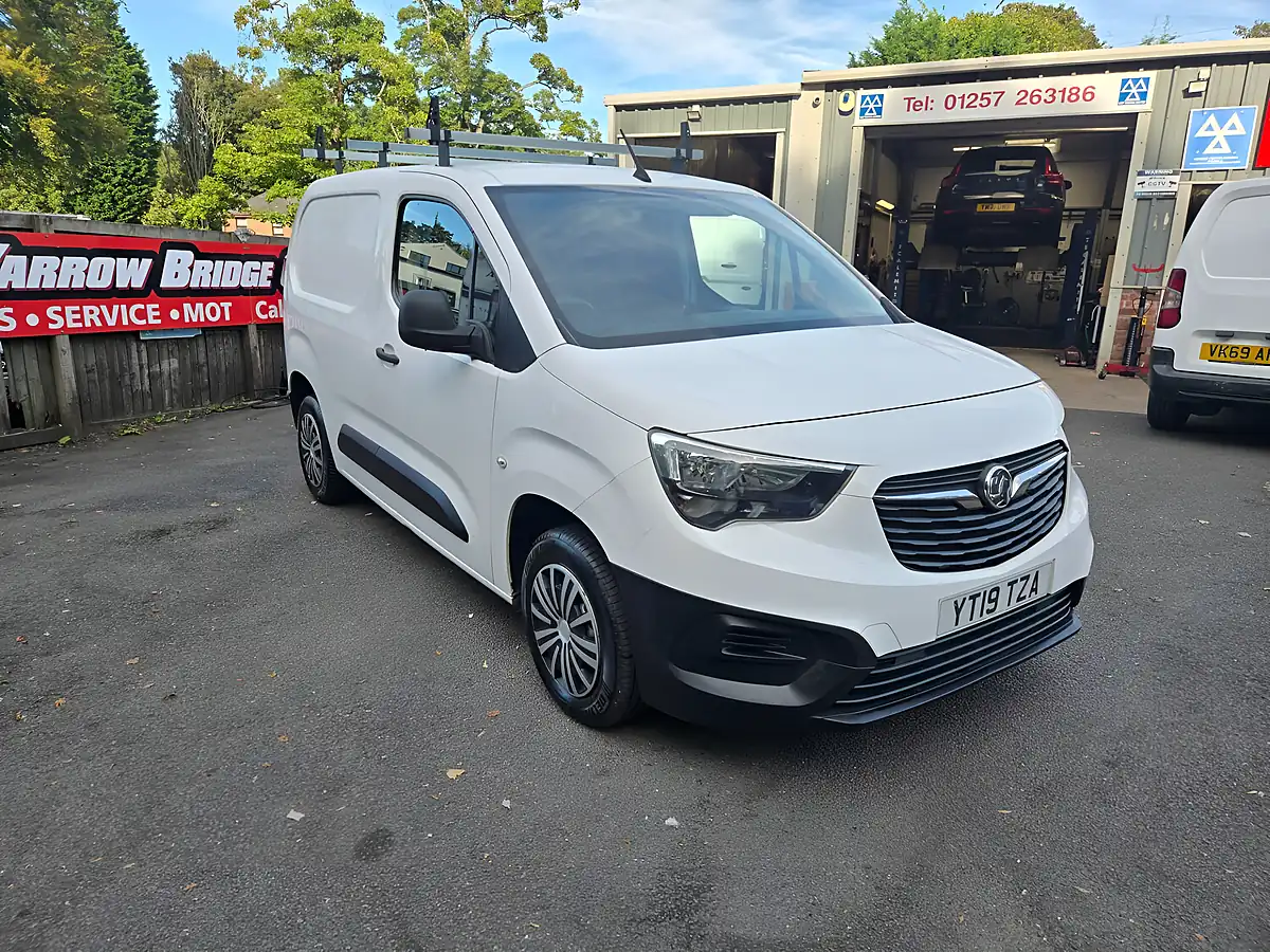 Used 2019 Vauxhall Combo H1 Edition White - Front View