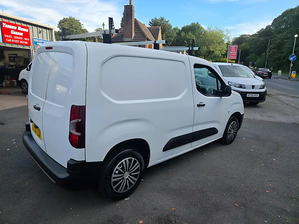 Used 2019 Vauxhall Combo H1 Edition White - Interior and Exterior details 10