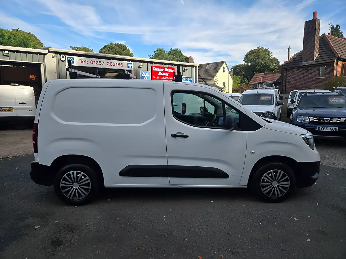 Used 2019 Vauxhall Combo H1 Edition White - Interior and Exterior details 11