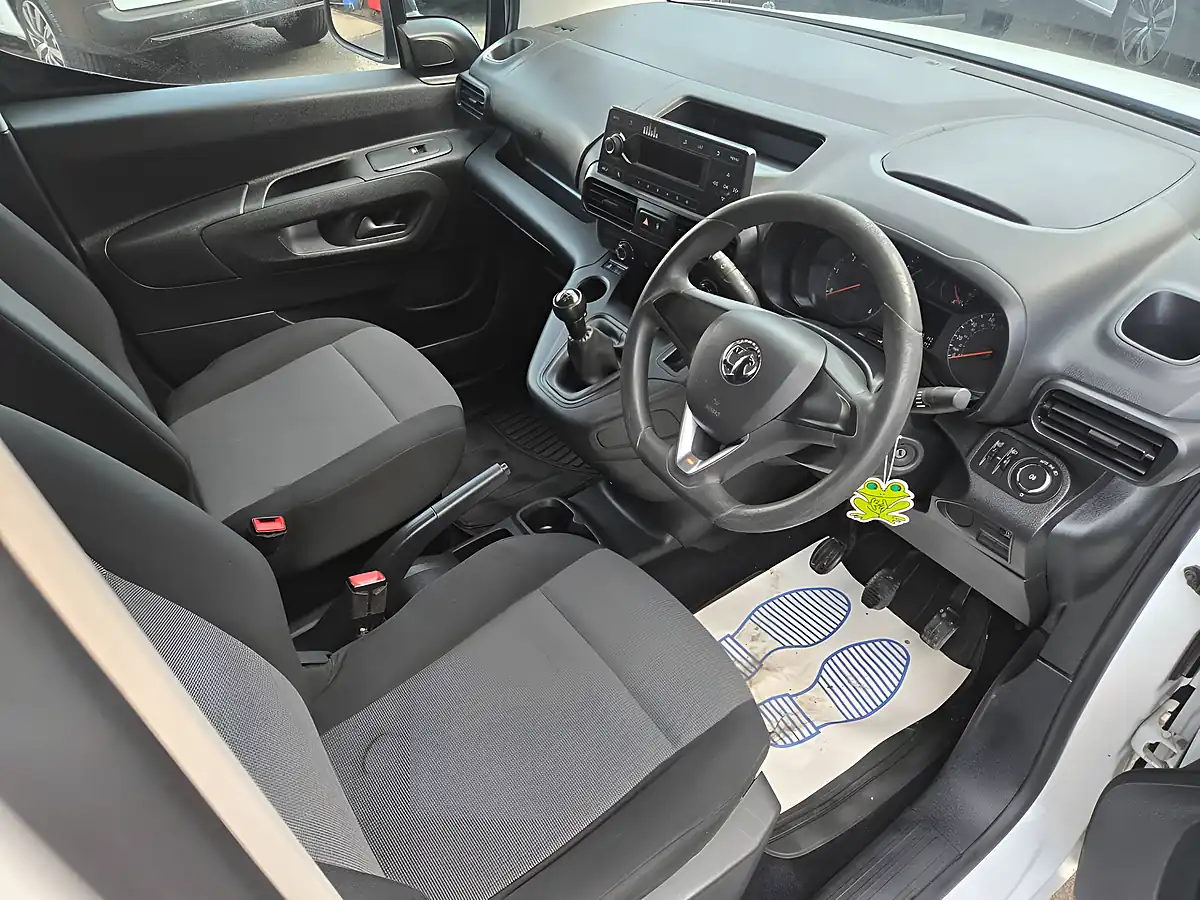 Used 2019 Vauxhall Combo H1 Edition White - Interior and Exterior details 12