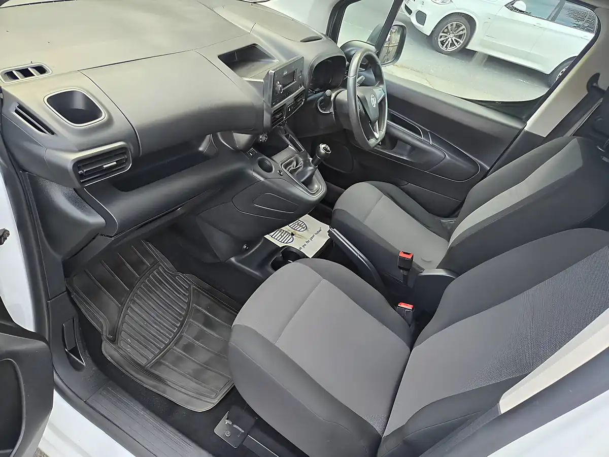 Used 2019 Vauxhall Combo H1 Edition White - Interior and Exterior details 5