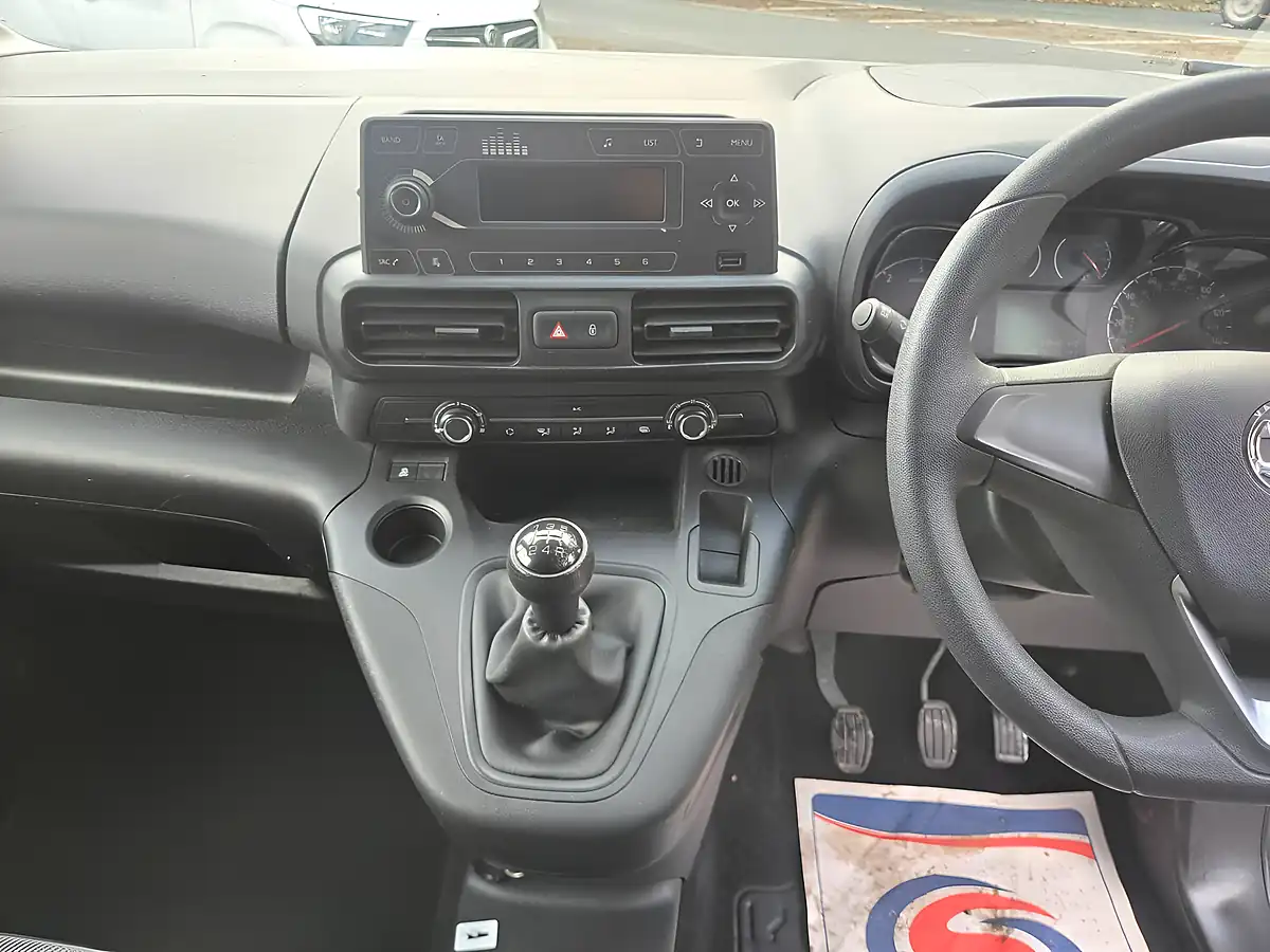 Used 2019 Vauxhall Combo H1 Edition White - Interior and Exterior details 13