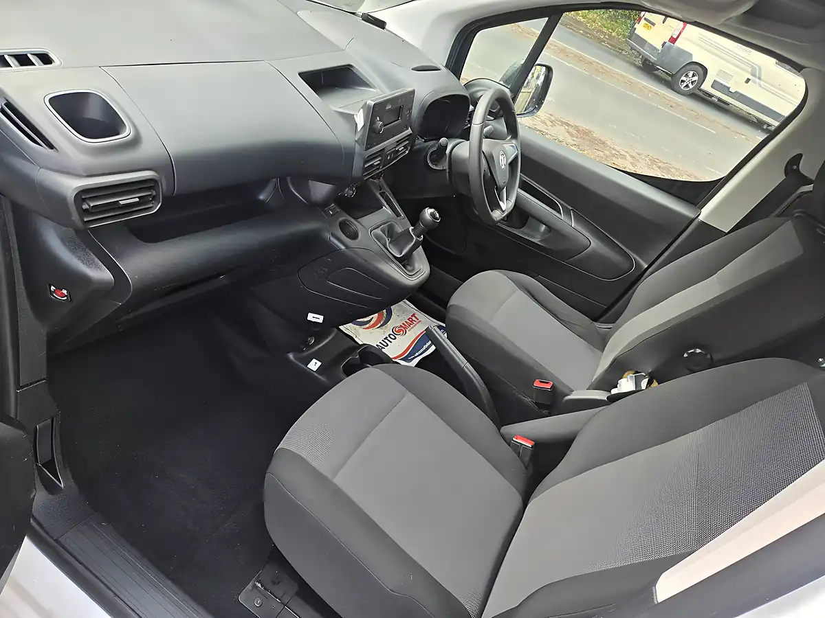 Used 2019 Vauxhall Combo H1 Edition White - Interior and Exterior details 5