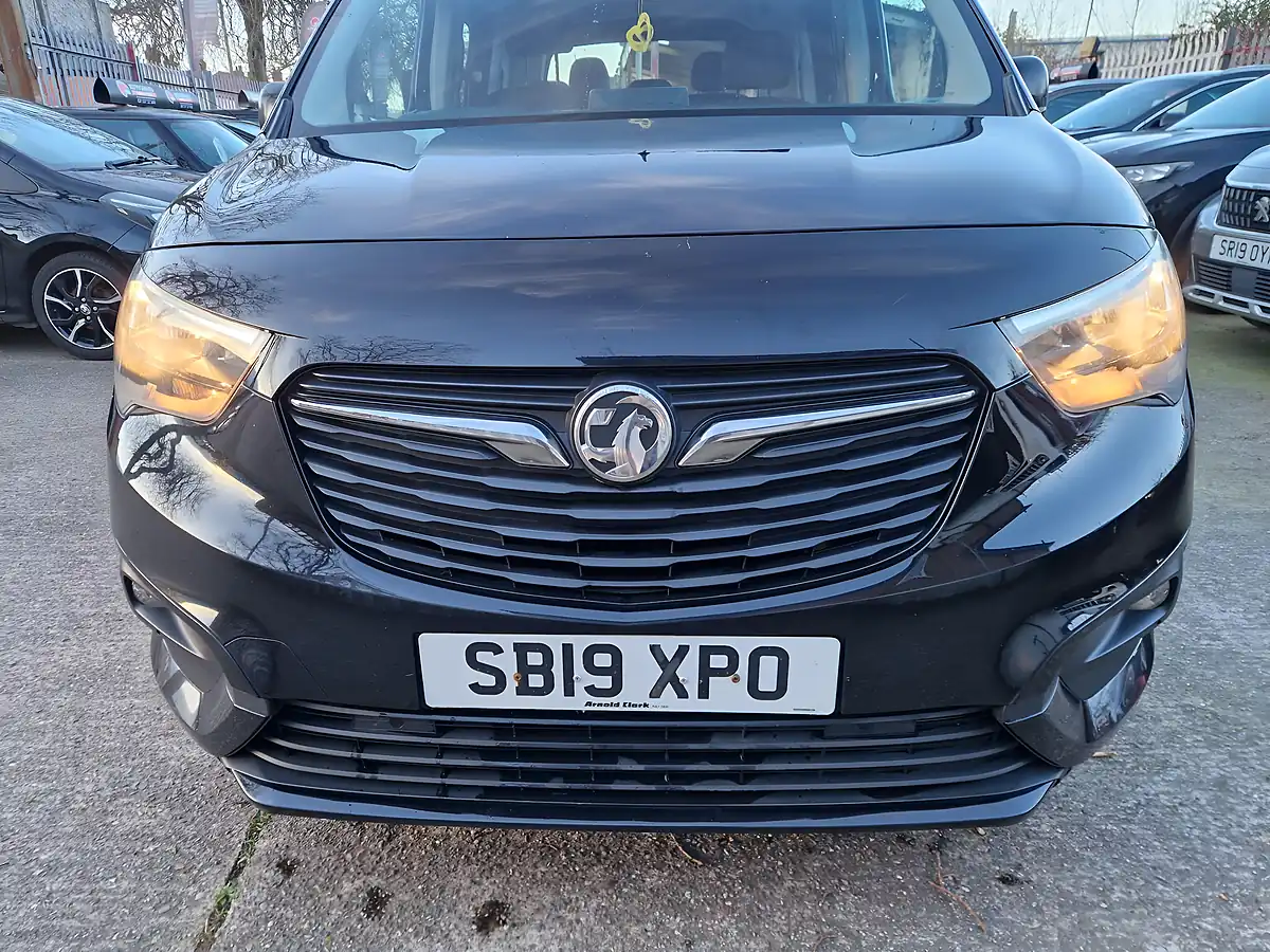 Used 2019 Vauxhall Combo Life Energy Black - Interior and Exterior details 10