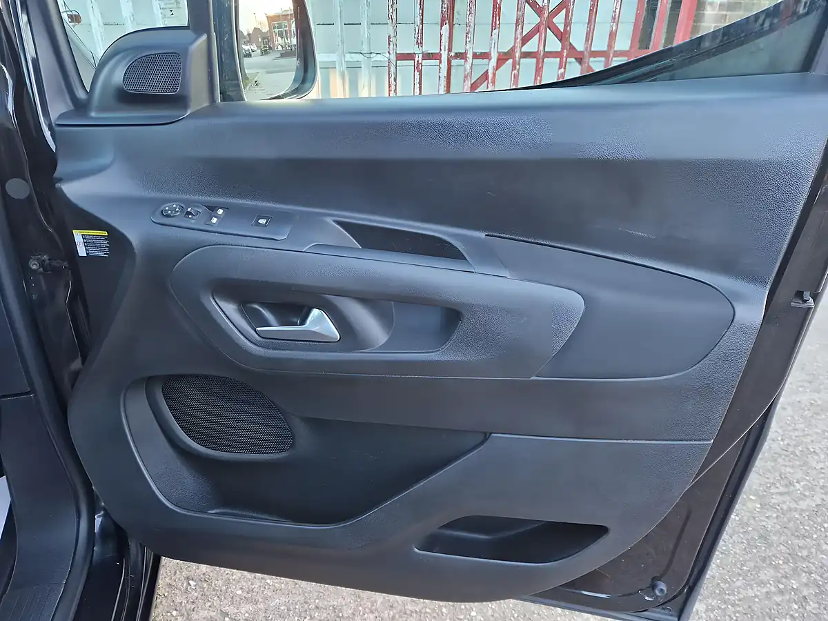 Used 2019 Vauxhall Combo Life Energy Black - Interior and Exterior details 18