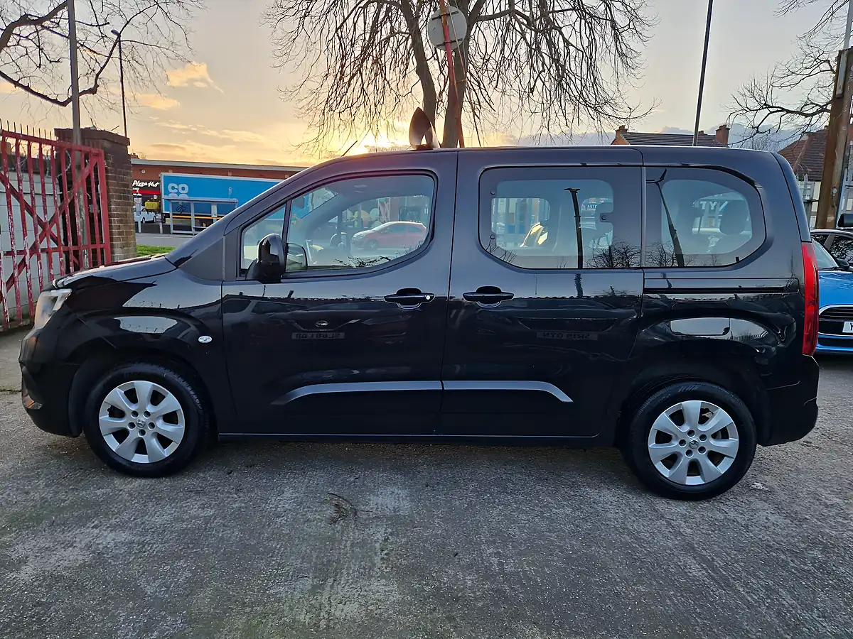 Used 2019 Vauxhall Combo Life Energy Black - Interior and Exterior details 3