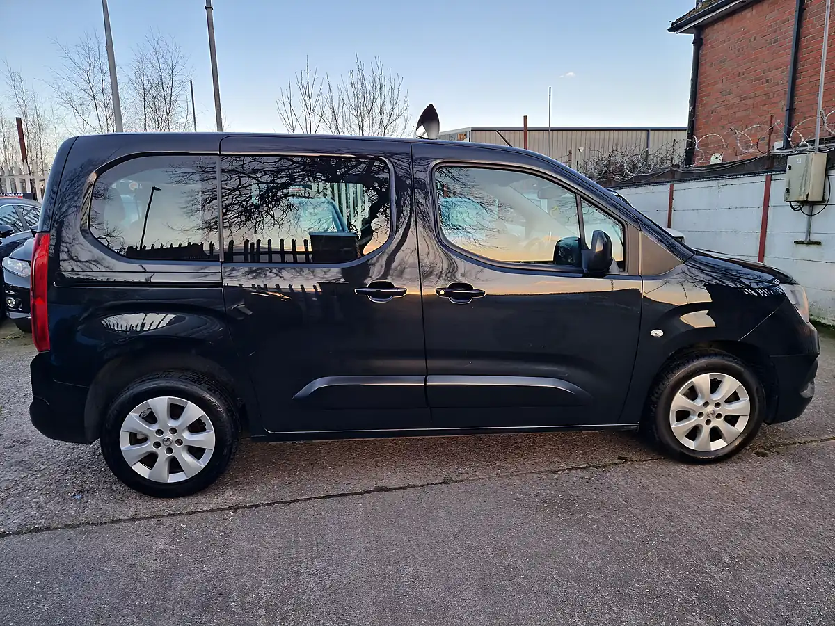 Used 2019 Vauxhall Combo Life Energy Black - Interior and Exterior details 7