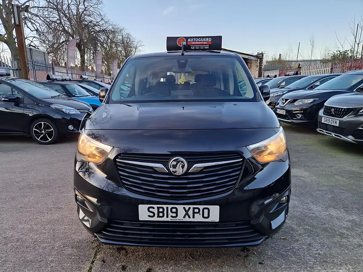 Used 2019 Vauxhall Combo Life Energy Black - Interior and Exterior details 9
