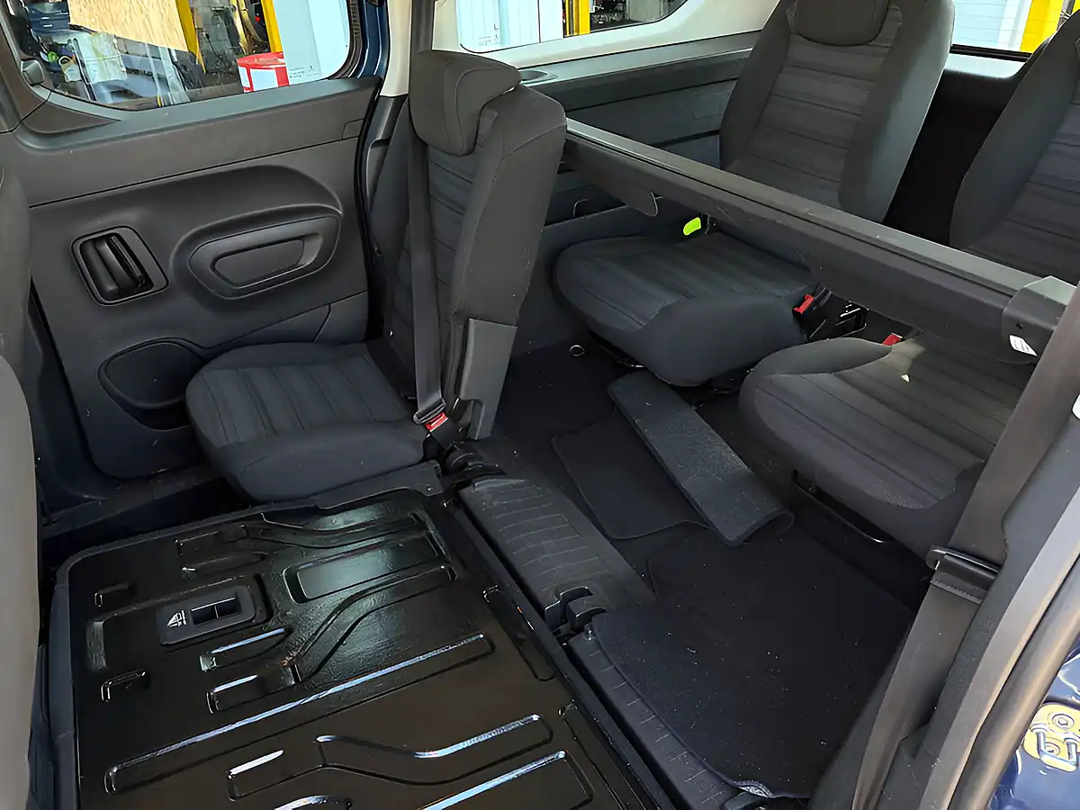 Used 2019 Vauxhall Combo Life Energy Xl Blue - Interior and Exterior details 18