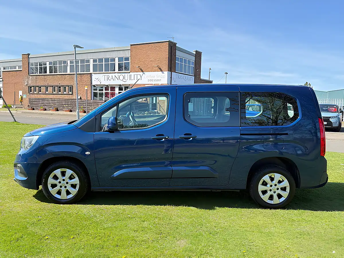 Used 2019 Vauxhall Combo Life Energy Xl Blue - Interior and Exterior details 8