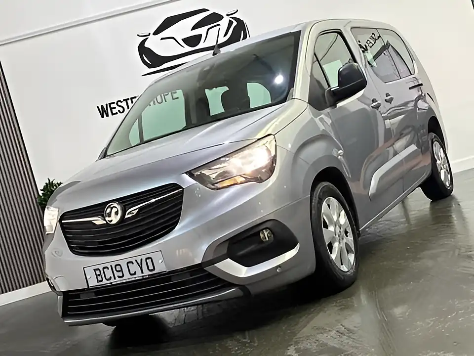 Used 2019 Vauxhall Combo Life Energy Xl Grey - Interior and Exterior details 10