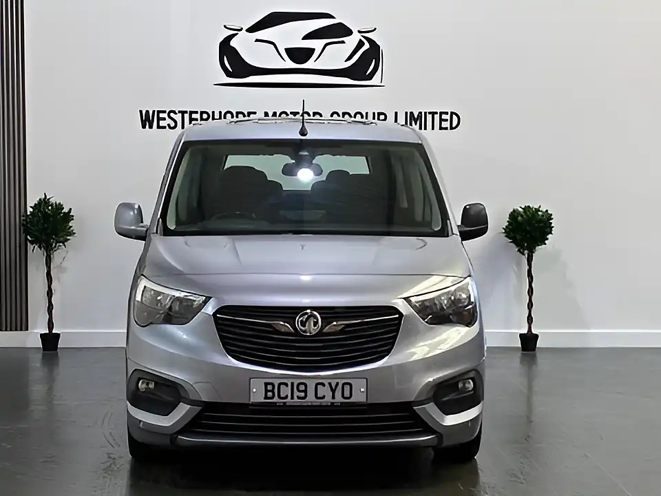 Used 2019 Vauxhall Combo Life Energy Xl Grey - Interior and Exterior details 9