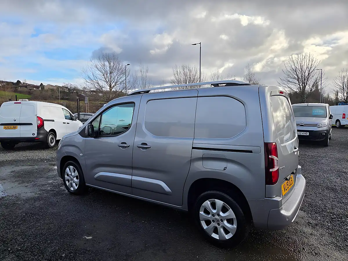 Used 2019 Vauxhall Combo Limited Edition Nav L1 H1 Grey - Interior and Exterior details 12