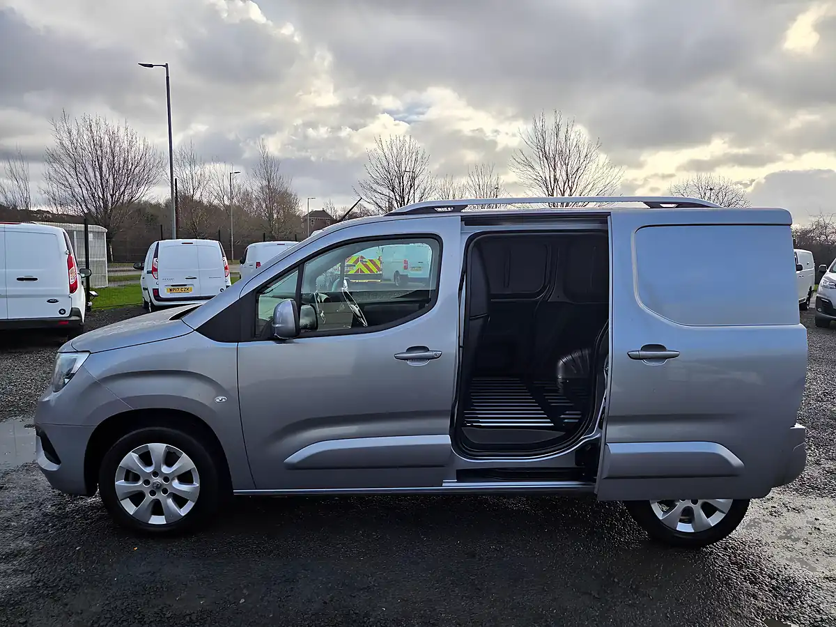 Used 2019 Vauxhall Combo Limited Edition Nav L1 H1 Grey - Interior and Exterior details 9