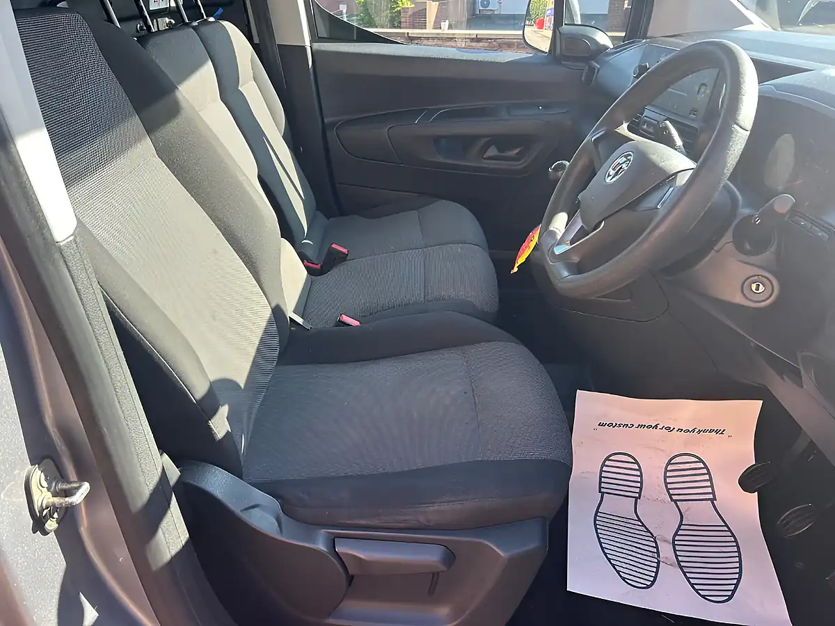 Used 2019 Vauxhall Combo Silver - Interior and Exterior details 11