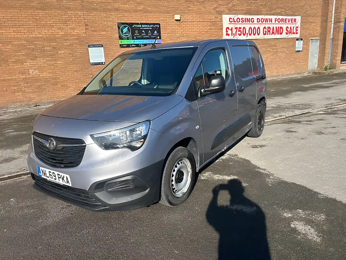 Used 2019 Vauxhall Combo Silver - Interior and Exterior details 3