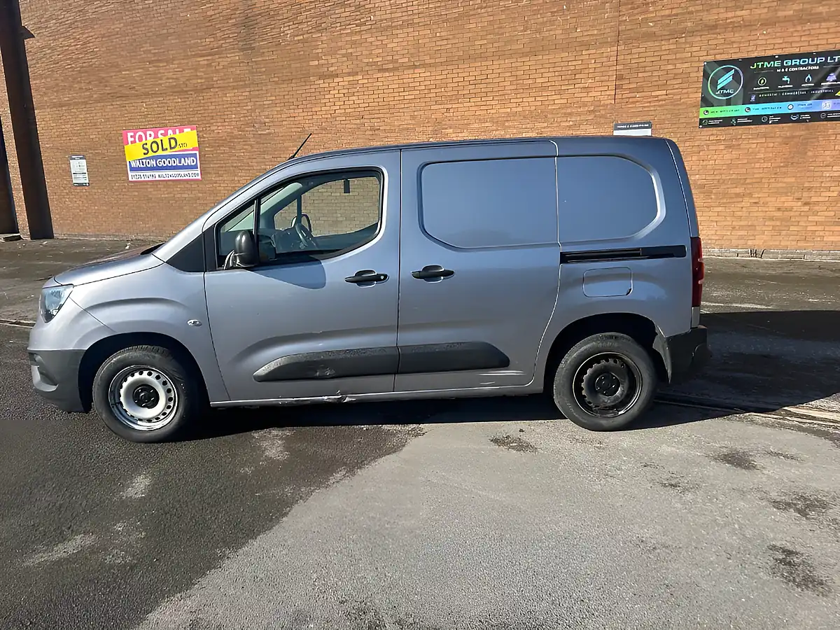 Used 2019 Vauxhall Combo Silver - Interior and Exterior details 4