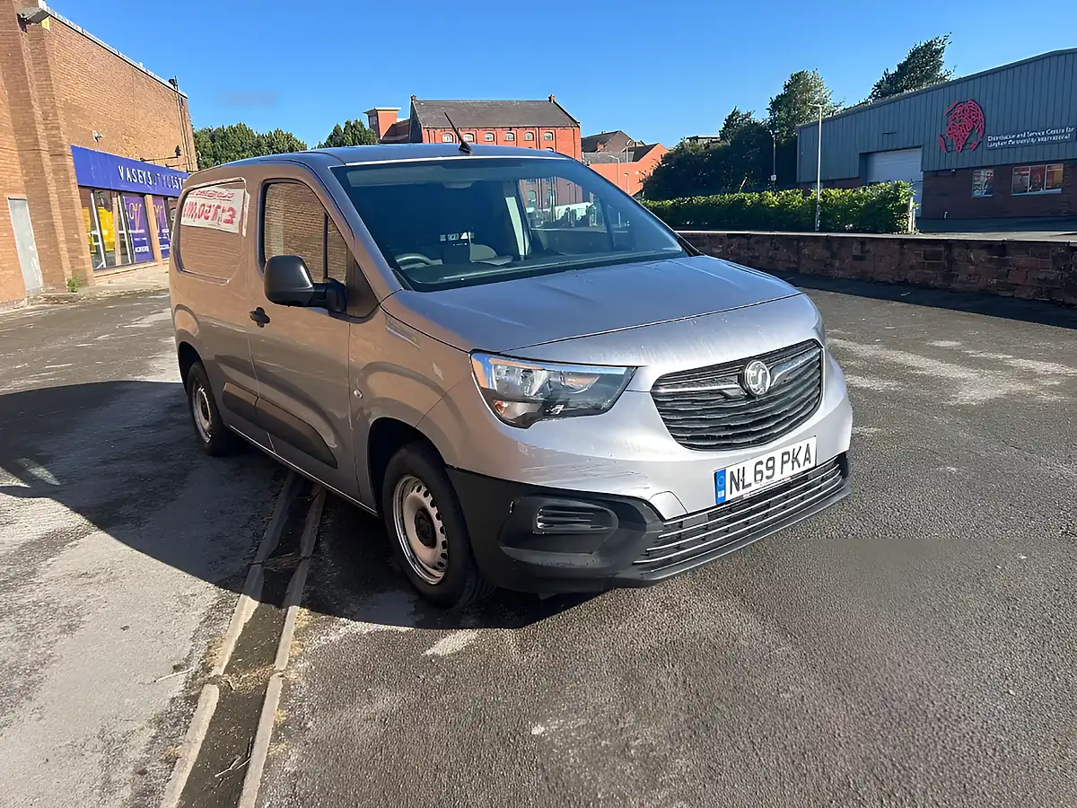 Used 2019 Vauxhall Combo Silver - Interior and Exterior details 9