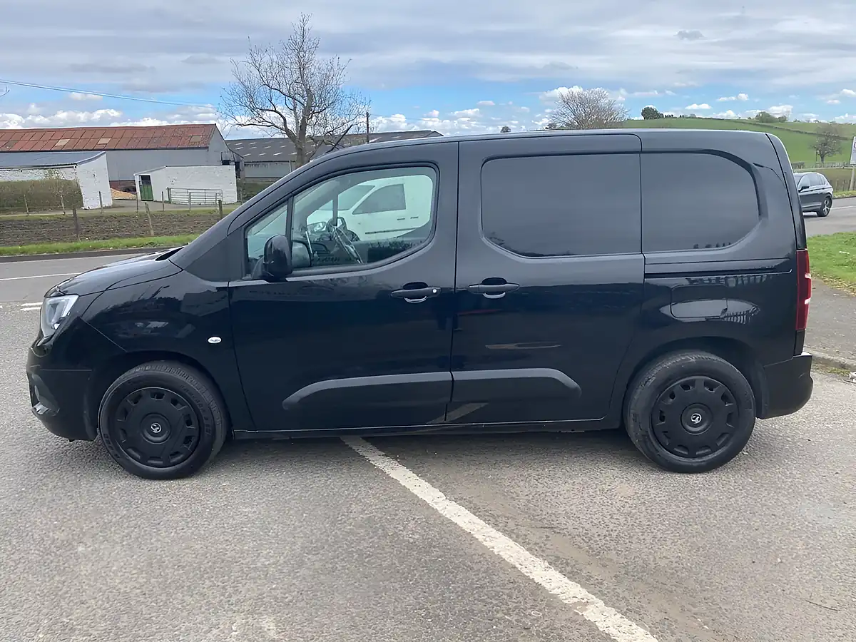Used 2019 Vauxhall Combo Sportive Black - Interior and Exterior details 16