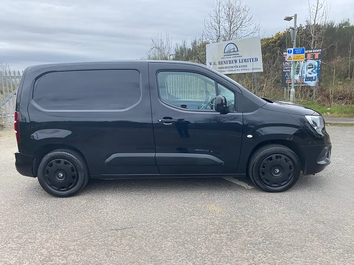 Used 2019 Vauxhall Combo Sportive Black - Interior and Exterior details 2