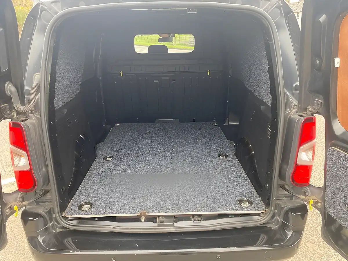 Used 2019 Vauxhall Combo Sportive Black - Interior and Exterior details 6