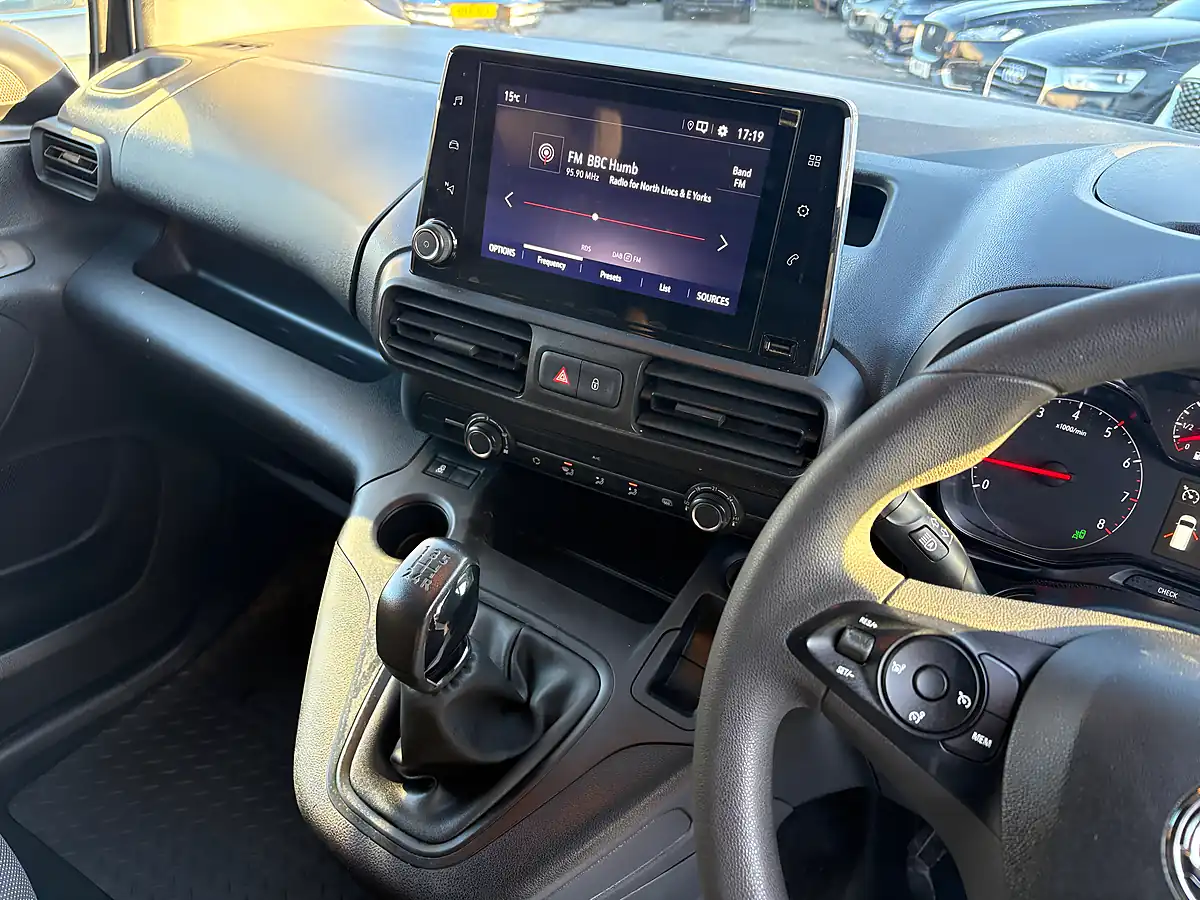 Used 2019 Vauxhall Combo Sportive Blue - Interior and Exterior details 11