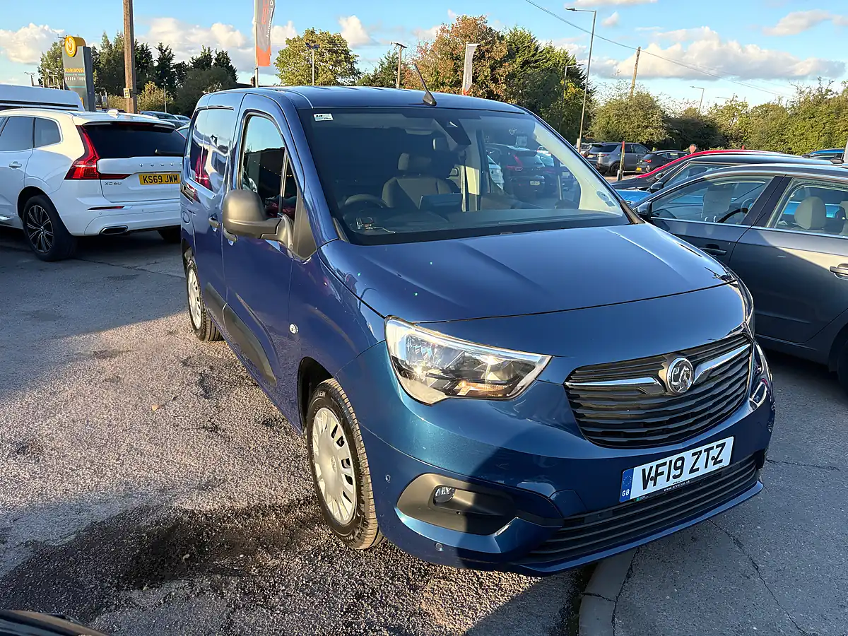 Used 2019 Vauxhall Combo Sportive Blue - Interior and Exterior details 2