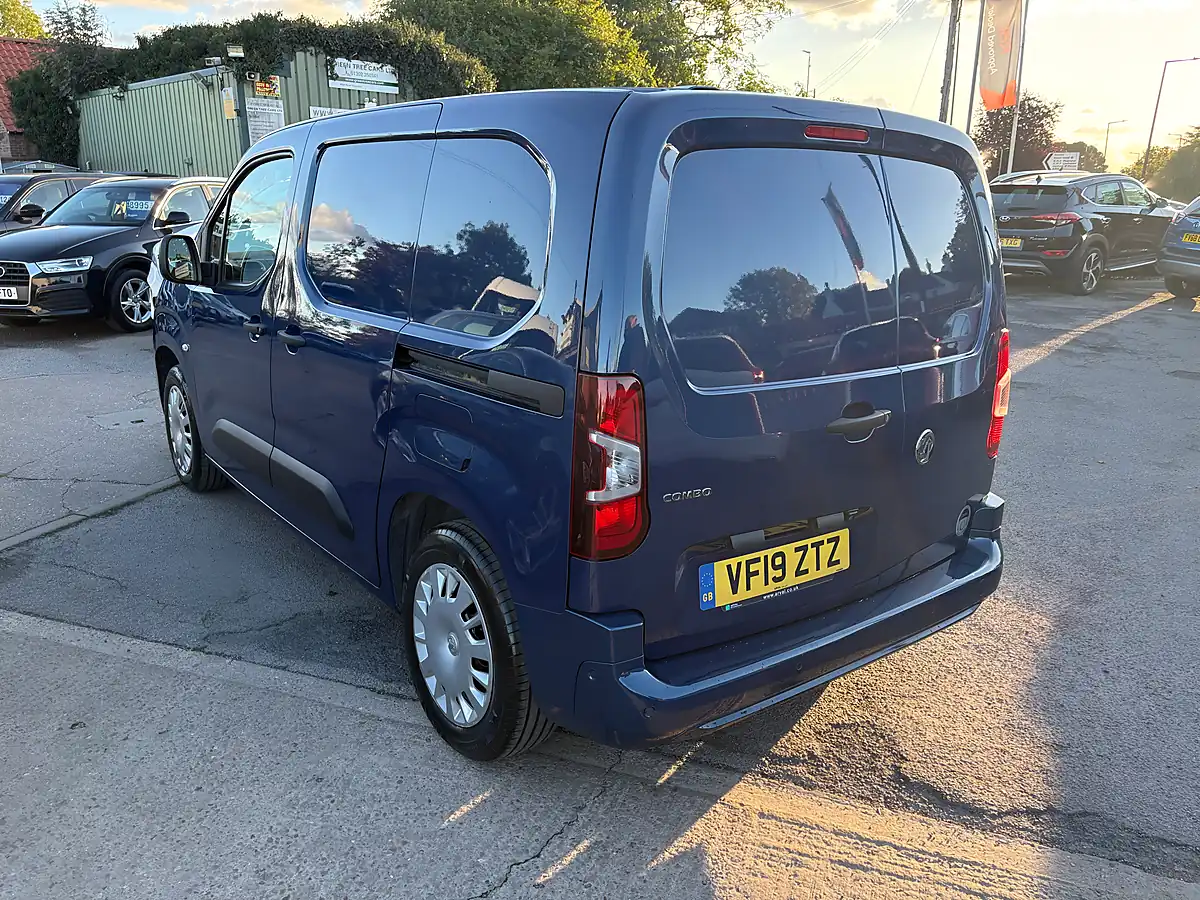 Used 2019 Vauxhall Combo Sportive Blue - Interior and Exterior details 3