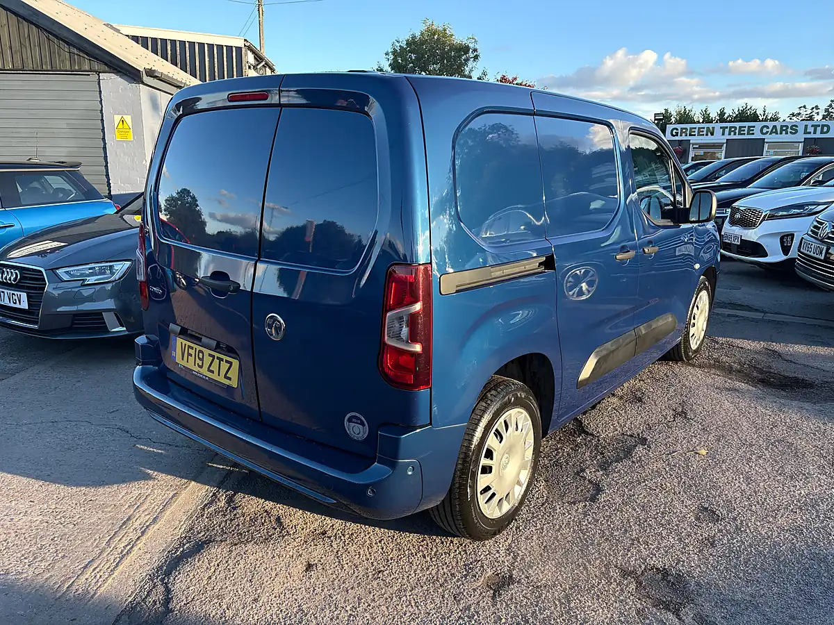 Used 2019 Vauxhall Combo Sportive Blue - Interior and Exterior details 4