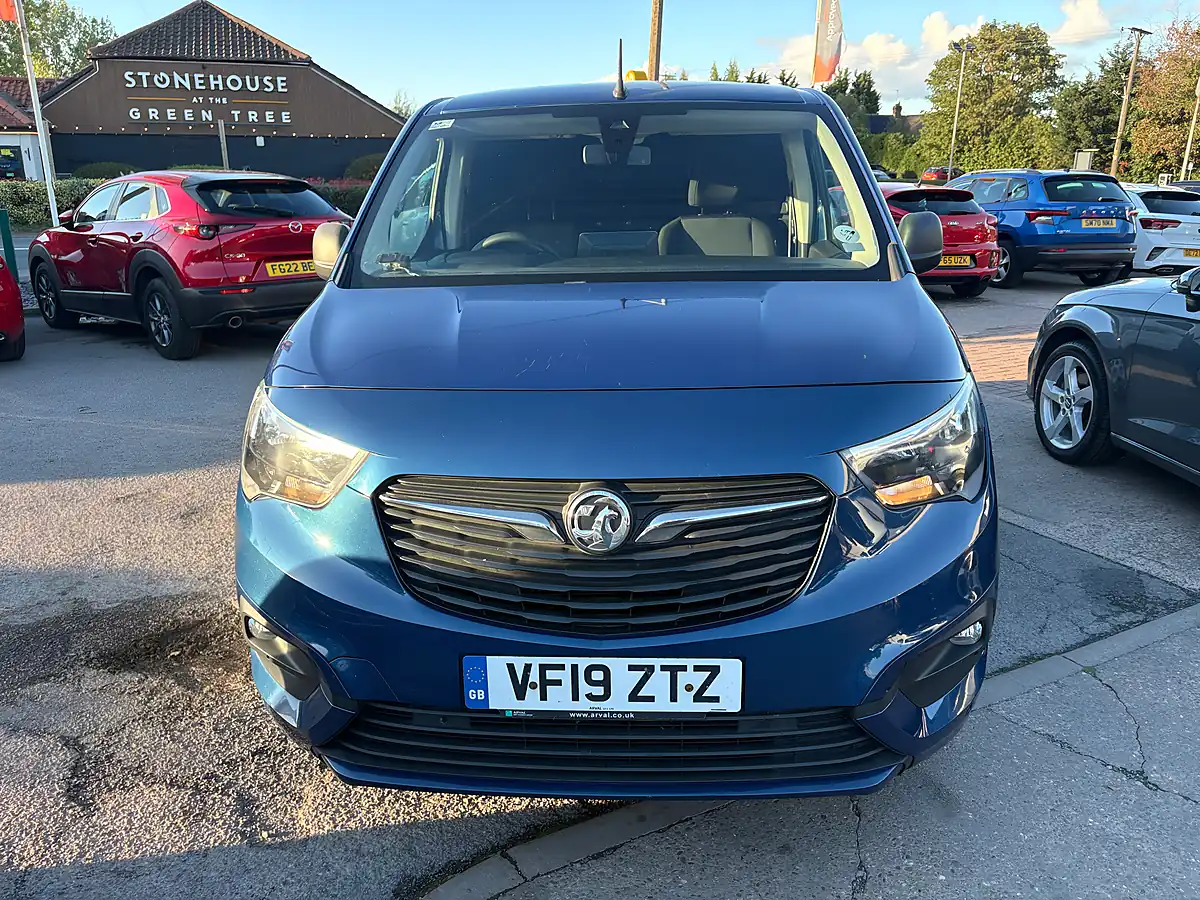 Used 2019 Vauxhall Combo Sportive Blue - Interior and Exterior details 6