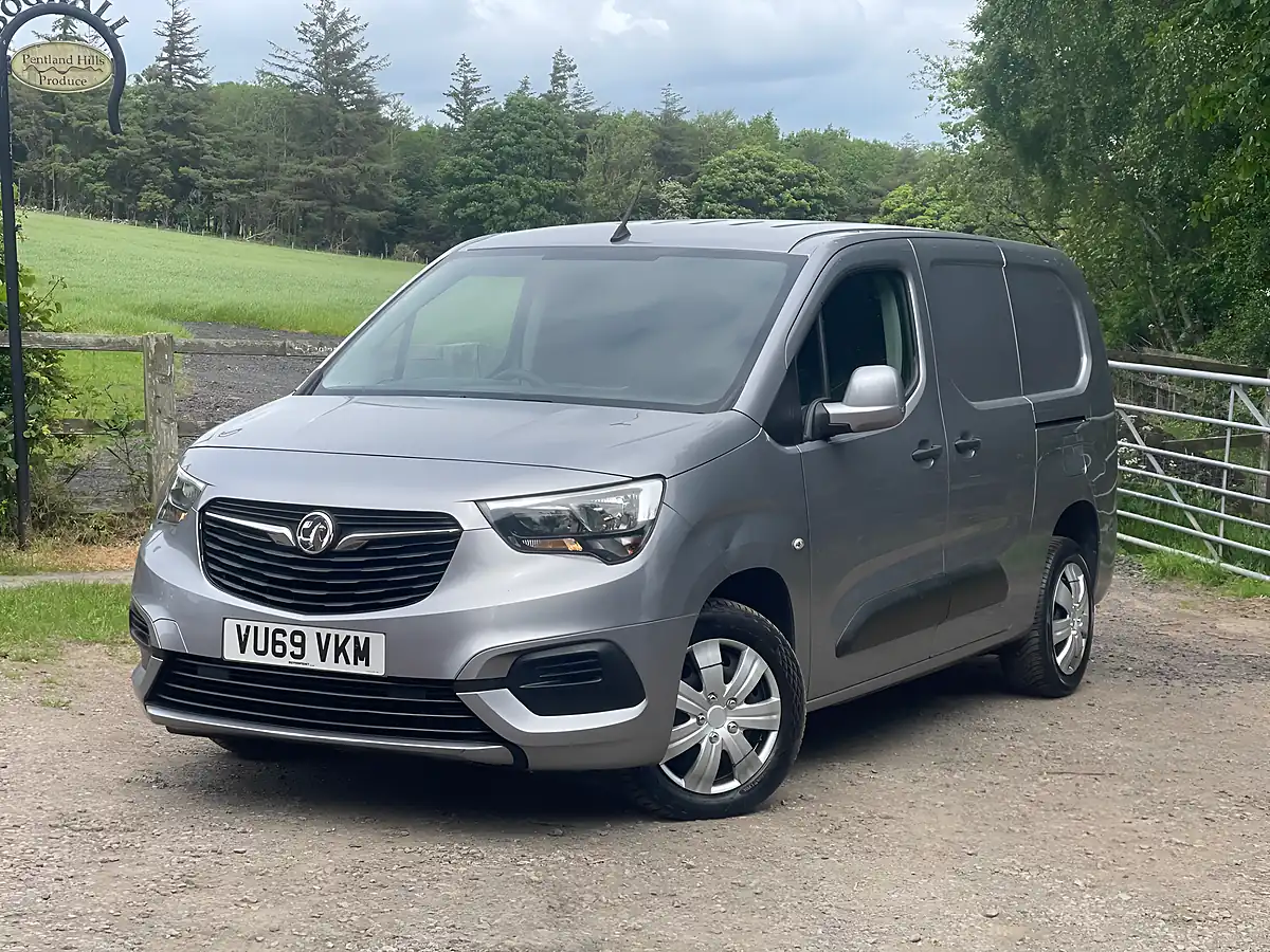 Used 2019 Vauxhall Combo Sportive Grey - Interior and Exterior details 3