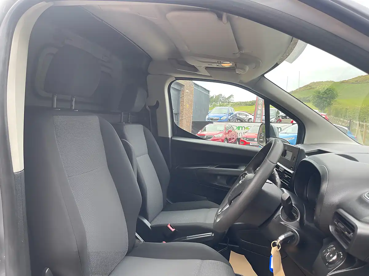 Used 2019 Vauxhall Combo Sportive Grey - Interior and Exterior details 9