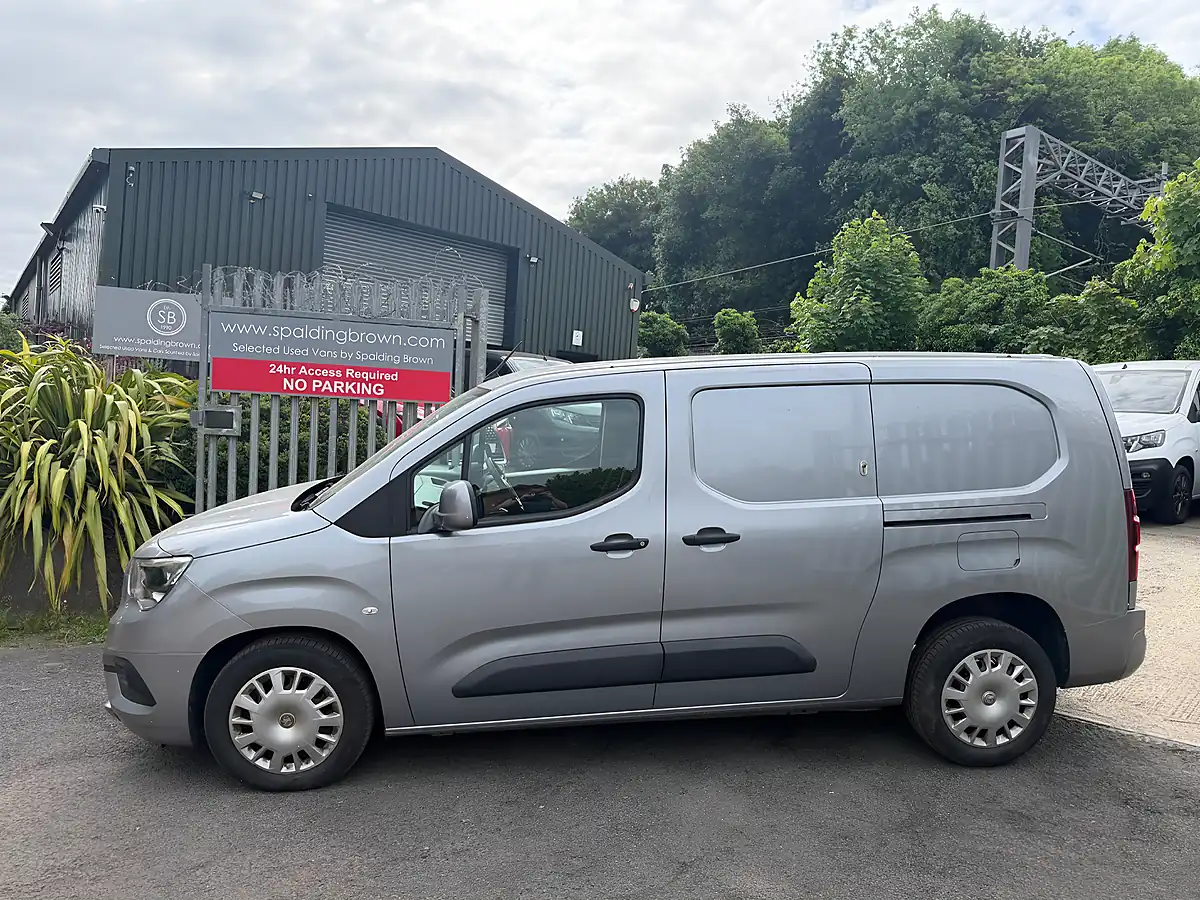 Used 2019 Vauxhall Combo Sportive Grey - Interior and Exterior details 5