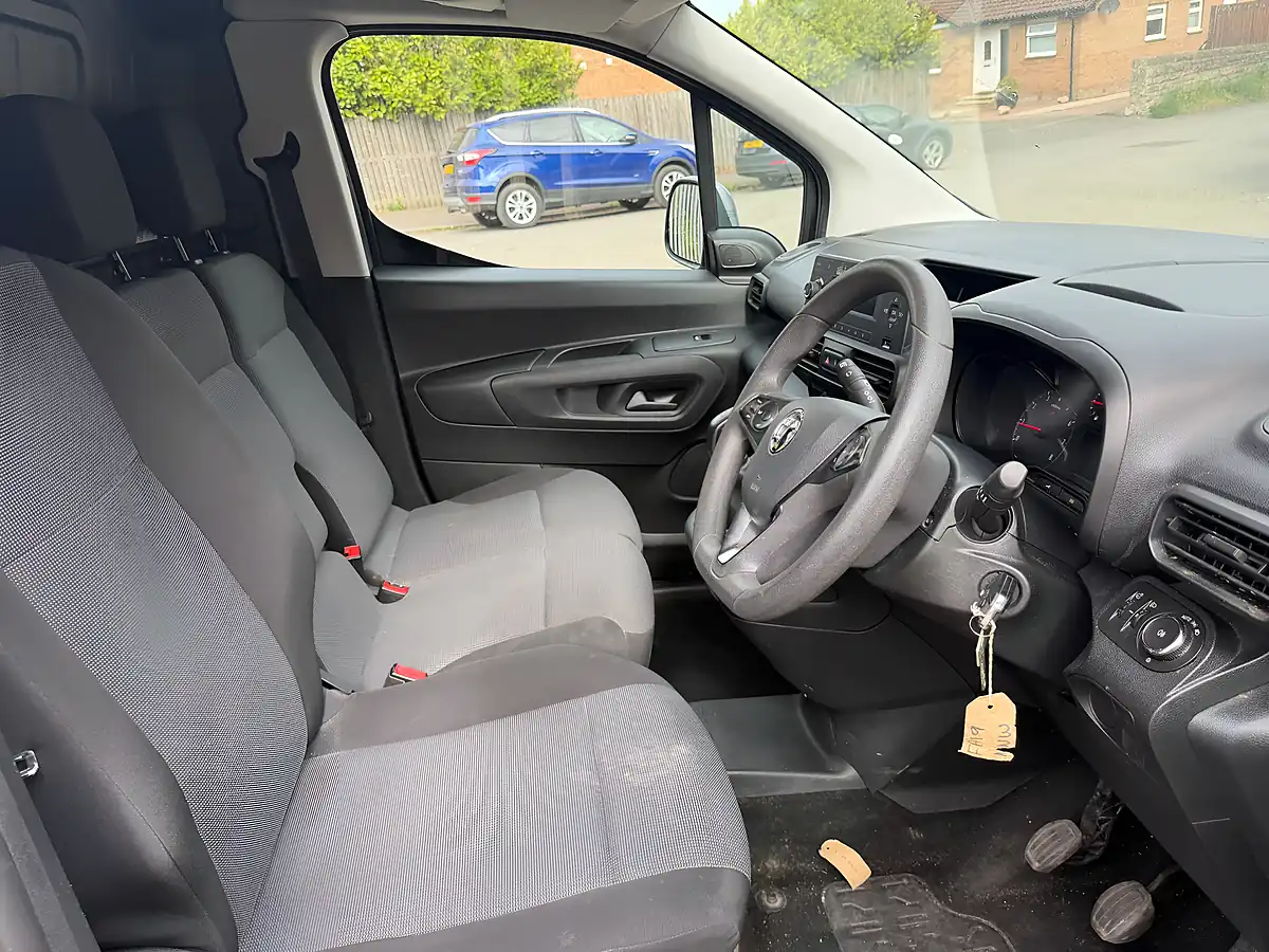 Used 2019 Vauxhall Combo Sportive Grey - Interior and Exterior details 9