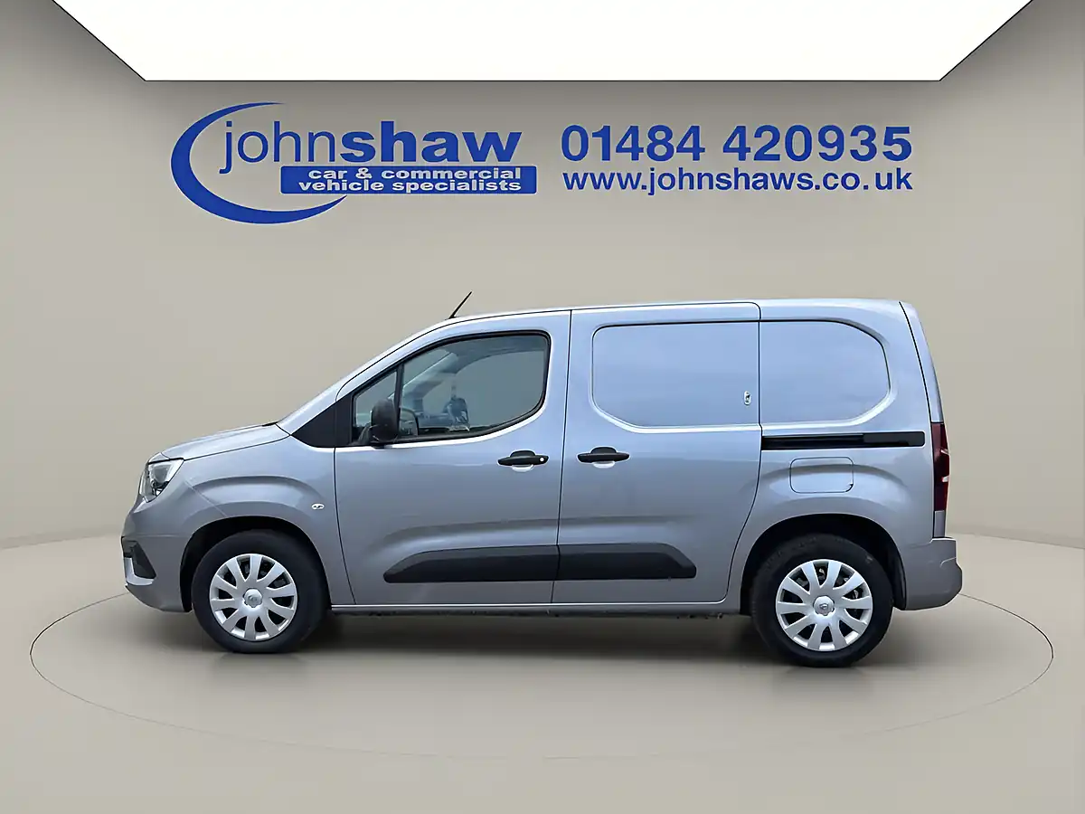 Used 2019 Vauxhall Combo Sportive Grey - Interior and Exterior details 11