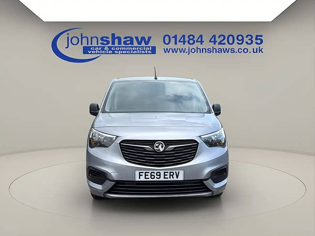 Used 2019 Vauxhall Combo Sportive Grey - Interior and Exterior details 13