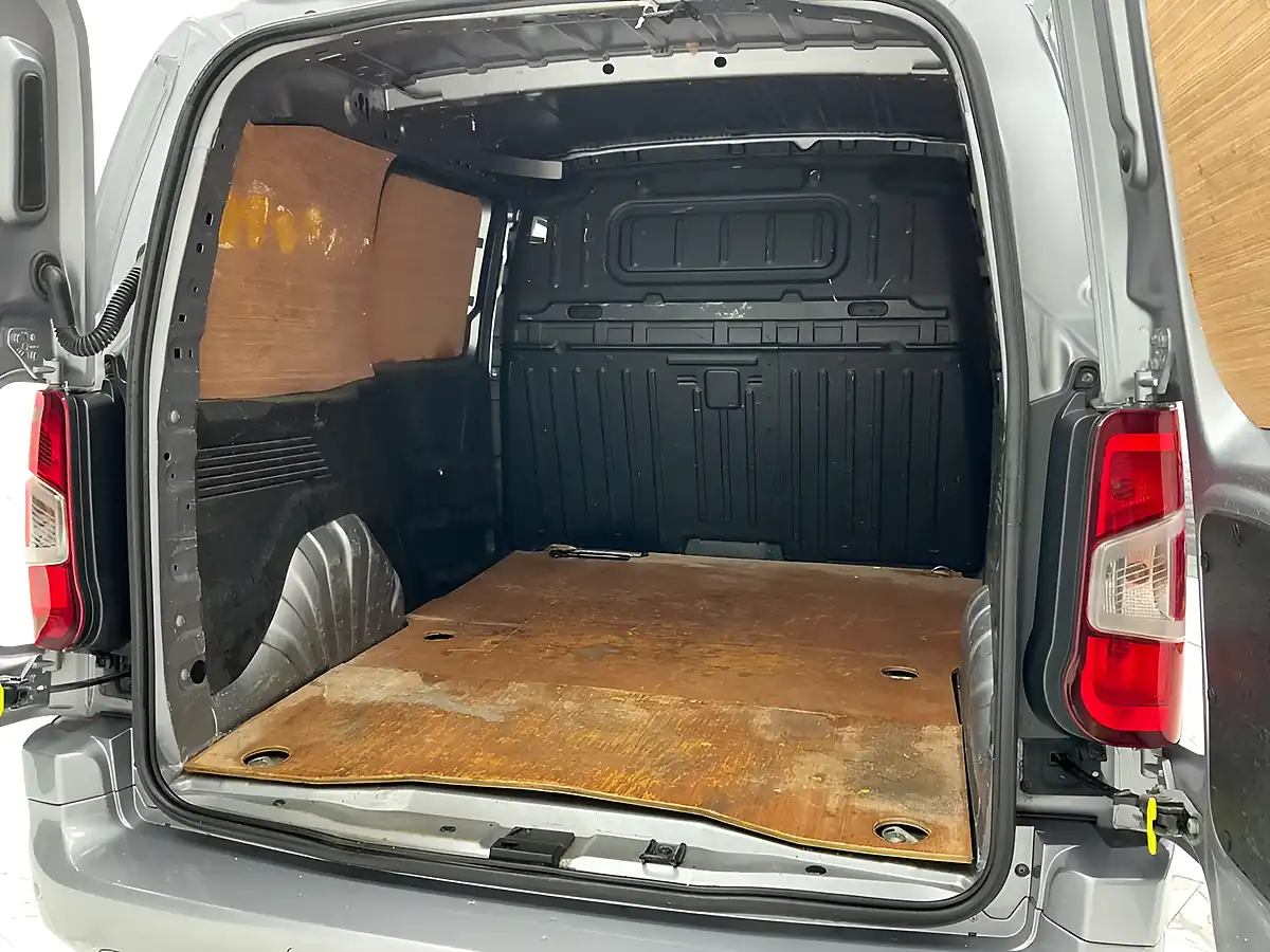Used 2019 Vauxhall Combo Sportive Grey - Interior and Exterior details 14