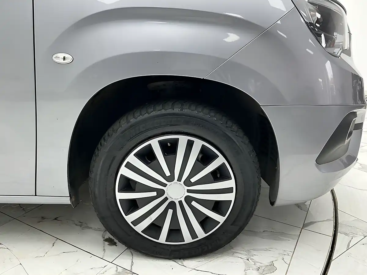 Used 2019 Vauxhall Combo Sportive Grey - Interior and Exterior details 15