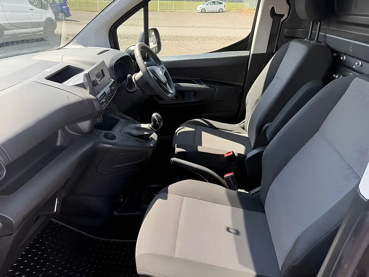 Used 2019 Vauxhall Combo Sportive Grey - Interior and Exterior details 10