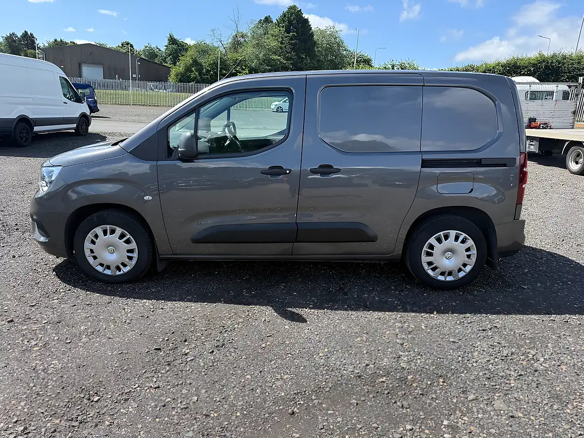 Used 2019 Vauxhall Combo Sportive Grey - Interior and Exterior details 4