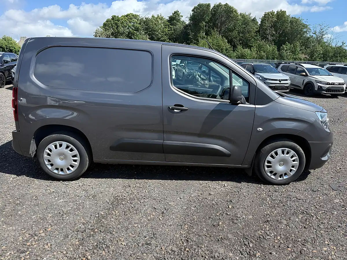 Used 2019 Vauxhall Combo Sportive Grey - Interior and Exterior details 8